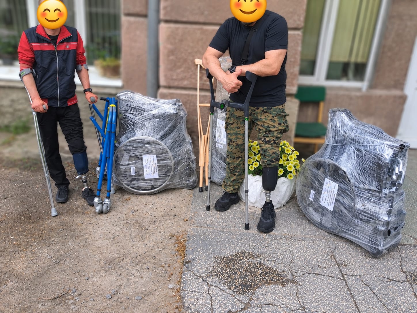 Передача засобів реабілітації пораненим військовим