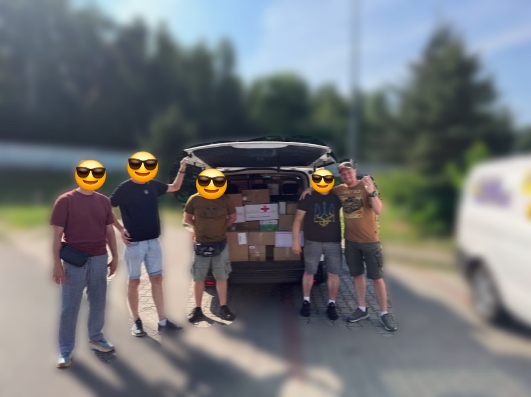 Передача медичної допомоги команді військового медичного підрозділу